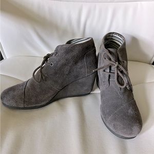 TOMS Bootie Wedges Grey Suede 6.5